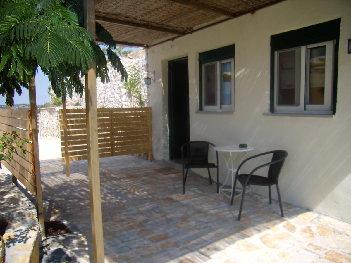 Zephyros Rooms And Apartments Drymon Exterior photo