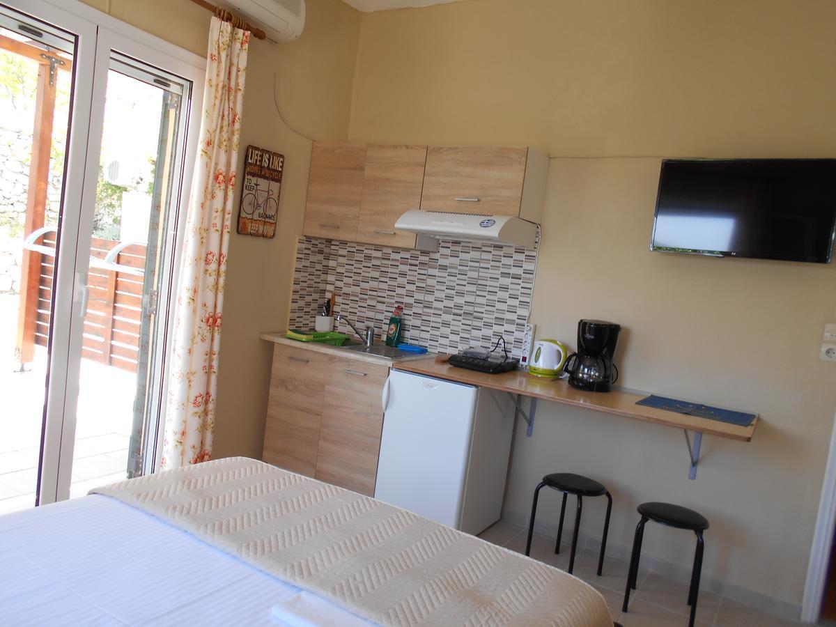 Zephyros Rooms And Apartments Drymon Exterior photo