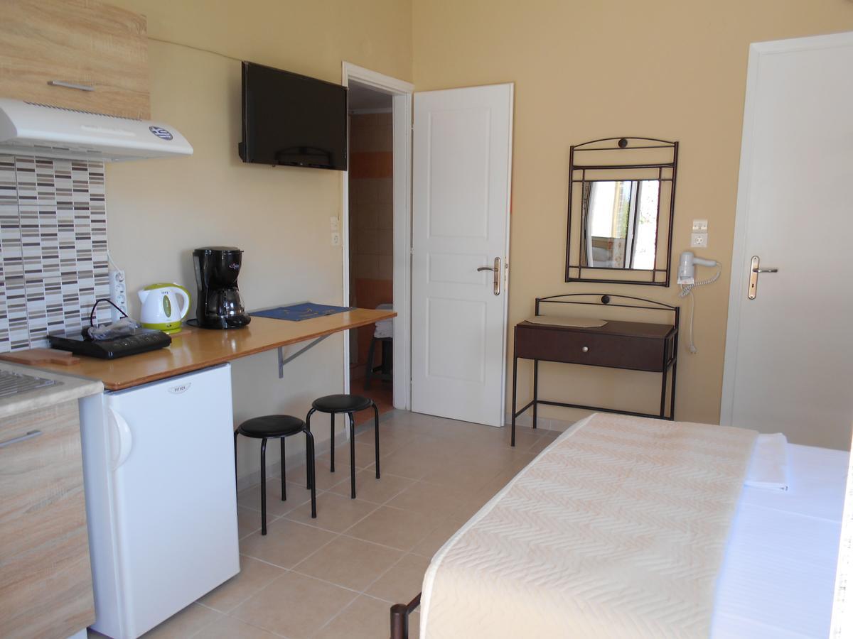 Zephyros Rooms And Apartments Drymon Exterior photo